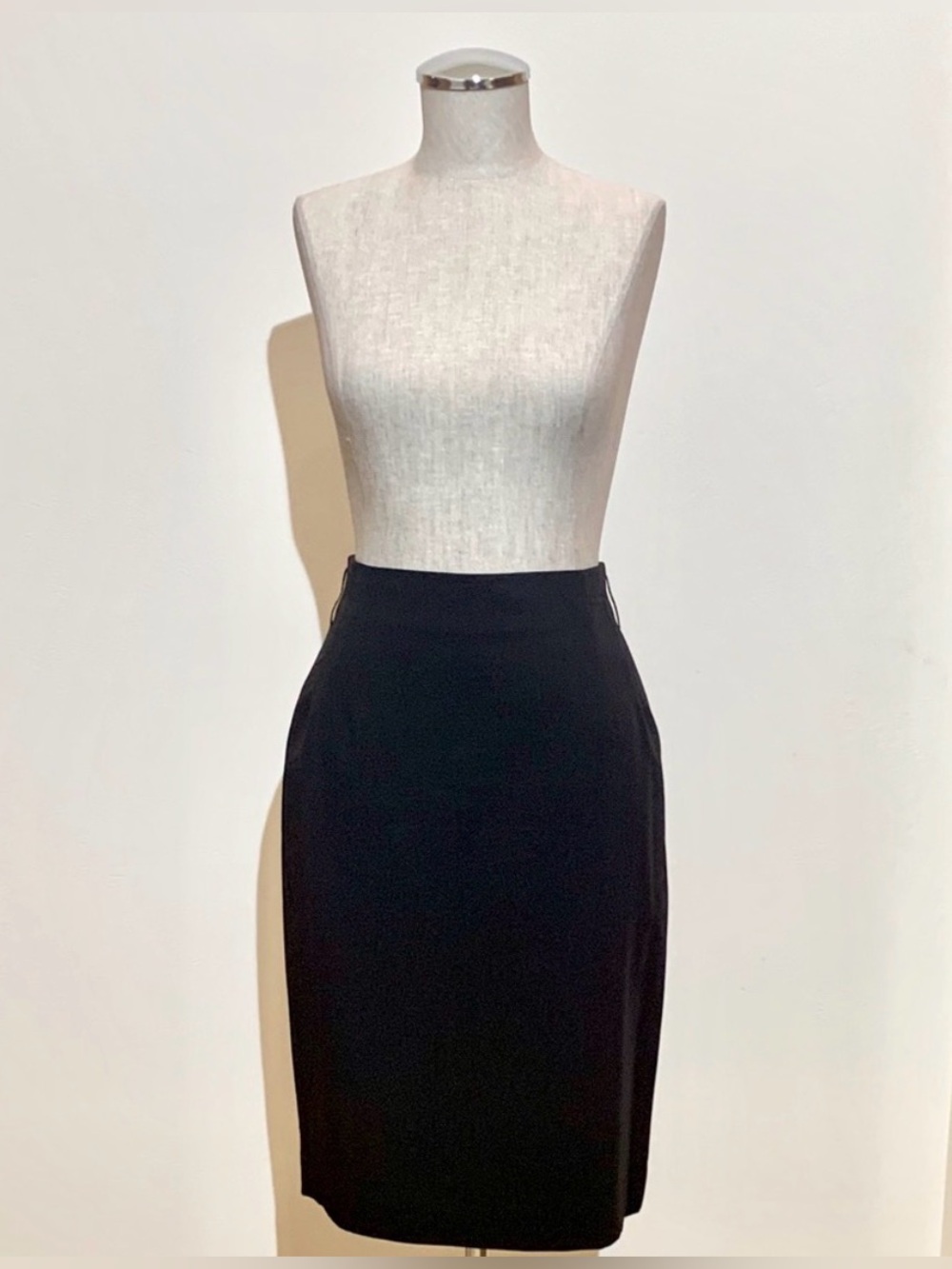 💥EUC‼️ INC International Concepts
Classic Black Pencil Skirt - Size 4 ✨✨